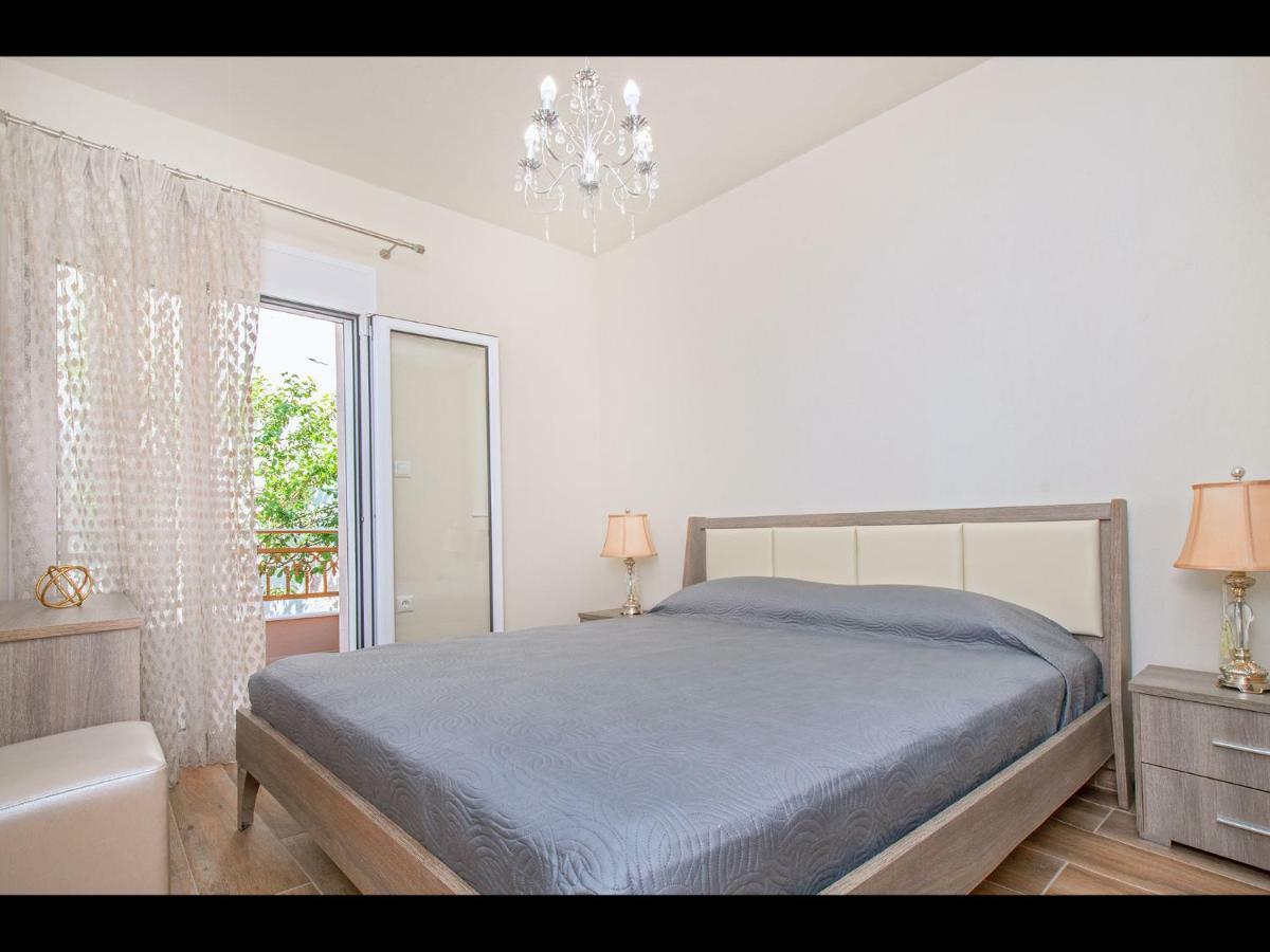 Pasithea House Apartment *