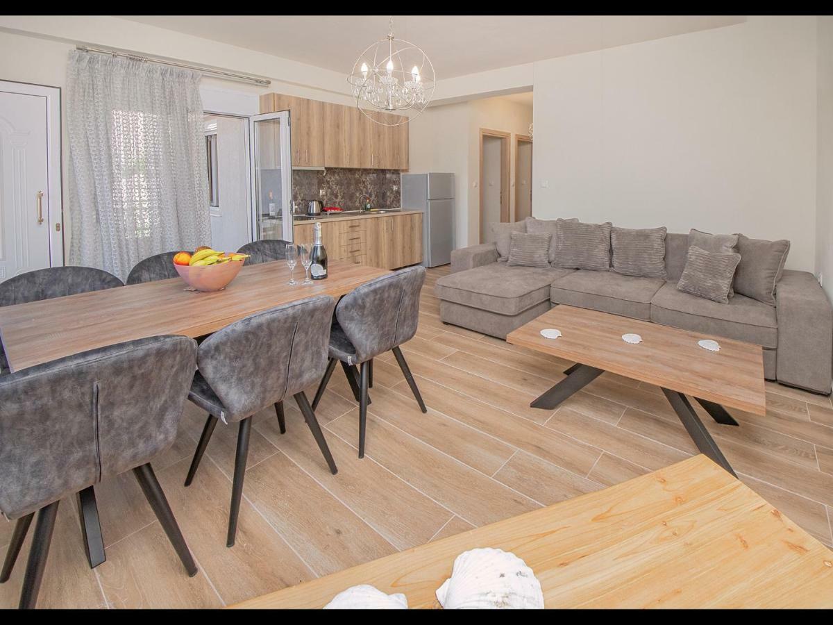 Pasithea House Apartment *