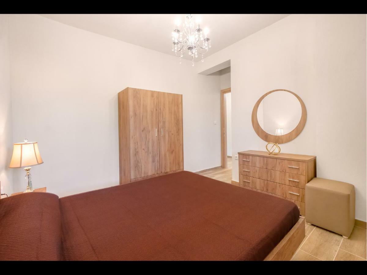 Pasithea House